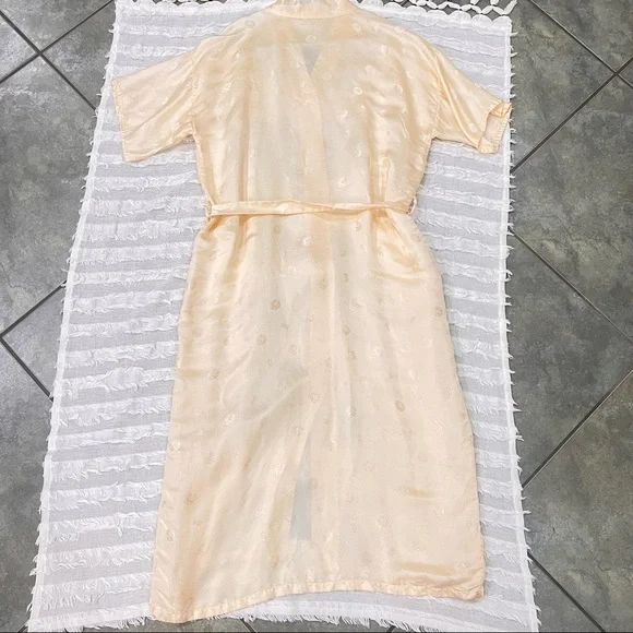Longevity Hangzhou China. Women Light gold robe. 100% Silk. Size : M - Picture 12 of 12